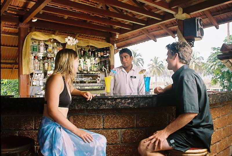 Coconut Grove Hotel Betalbatim Exterior photo